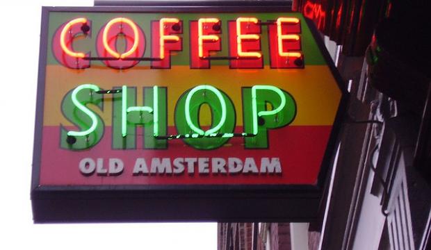Coffee Shop - Amsterdam - shelleylyn (CC BY-SA 2.0)